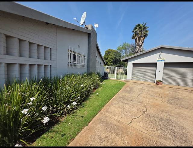 3 BEDROOM HOUSE FOR SALE IN VANDERBIJLPARK SW 5
